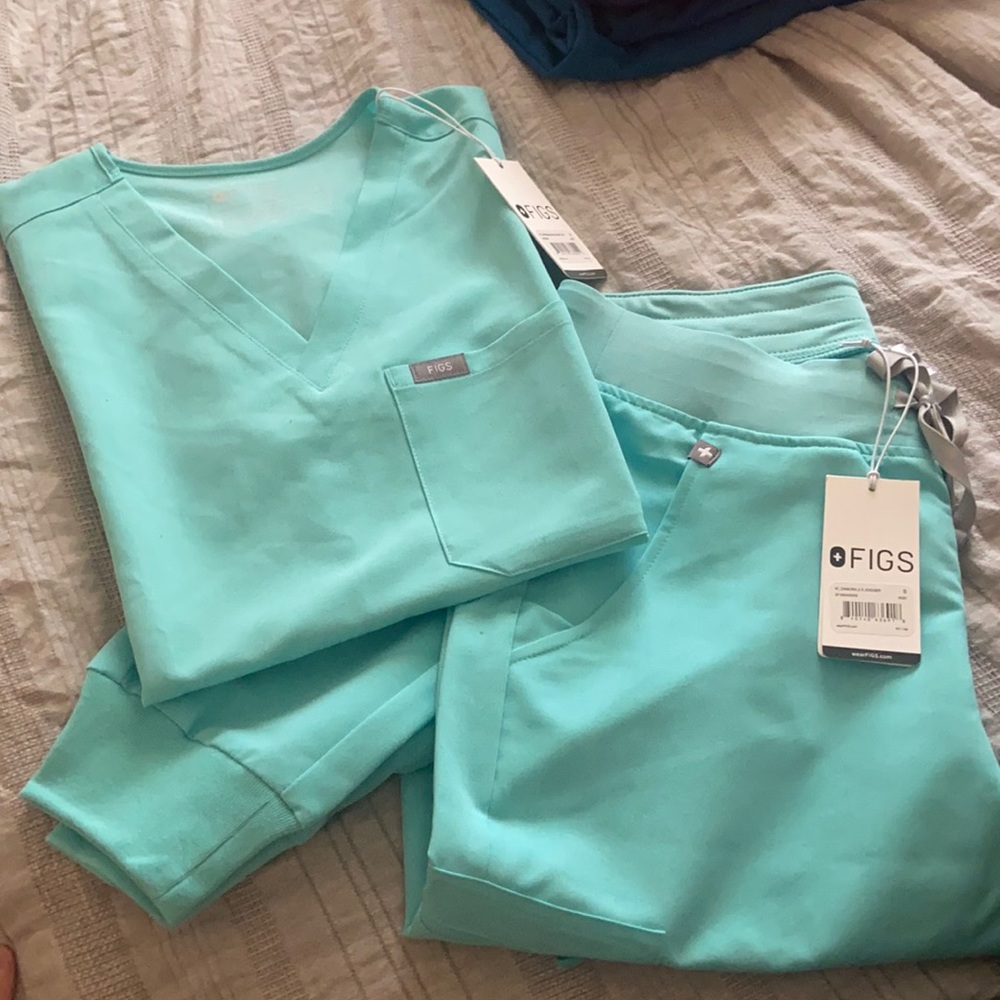 FIGS Aqua set